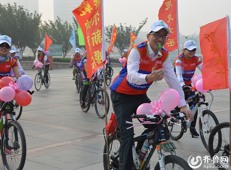 Canadian man gives bike wedding for his Chinese bride