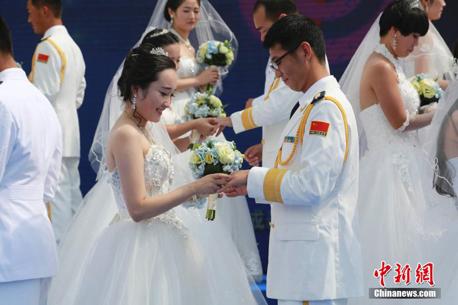 Chinese Navy Holds Group Wedding for Sailors