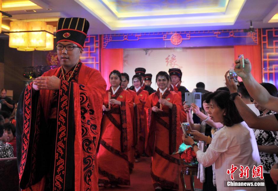 Traditional Han-style wedding held in Hebei