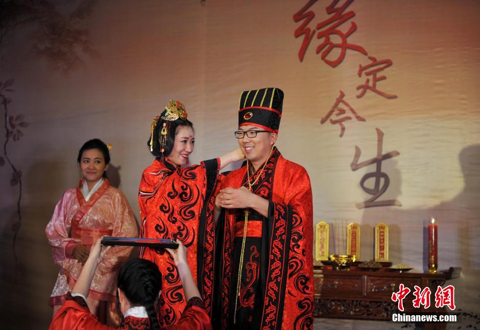 Traditional Han-style wedding held in Hebei