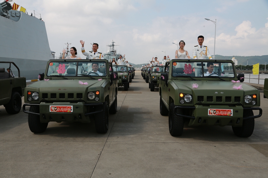 Group wedding ceremony held for 27 PLA soldiers