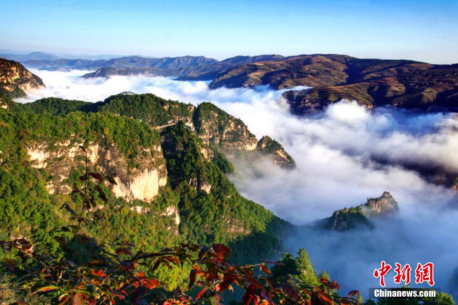 Picturesque autumn scenery of Kongtong Mountain
