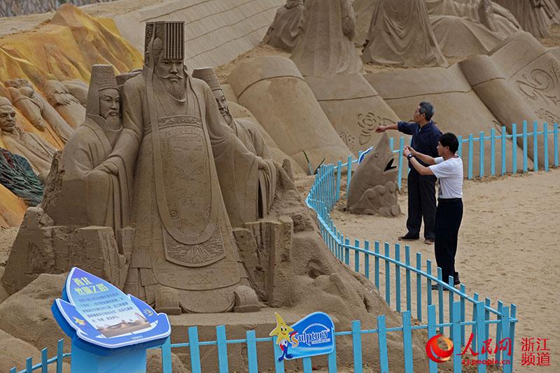 Sand sculptures tell stories about the Silk Road