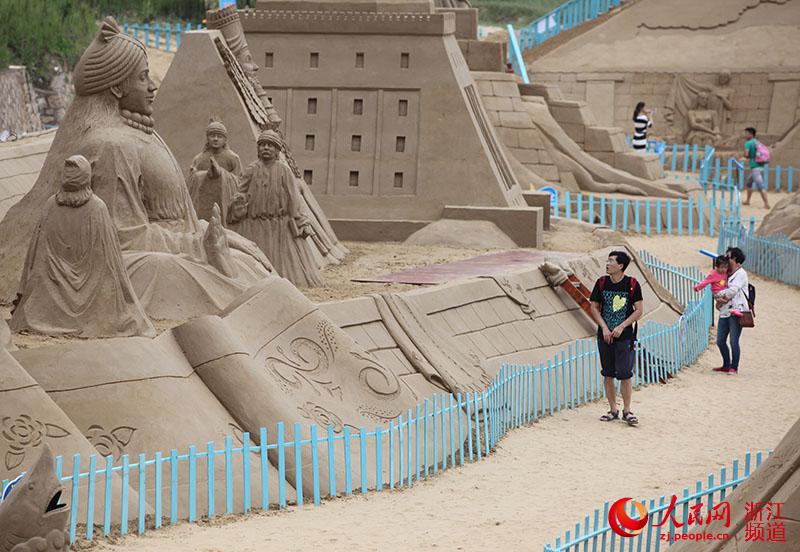 Sand sculptures tell stories about the Silk Road