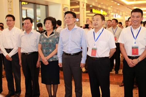 Lv Yongjie Accompanies Shi Guanghui and Zhang Zulin to the Inauguration of Bright Food's Urban Vegetable Garden Project Yunnan Goods Center