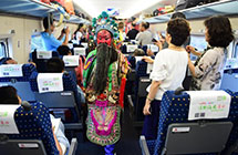 Hui Opera performed on high-speed train 