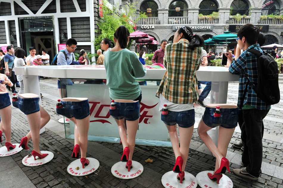 Sexy stools win favor of tourists in Nanjing