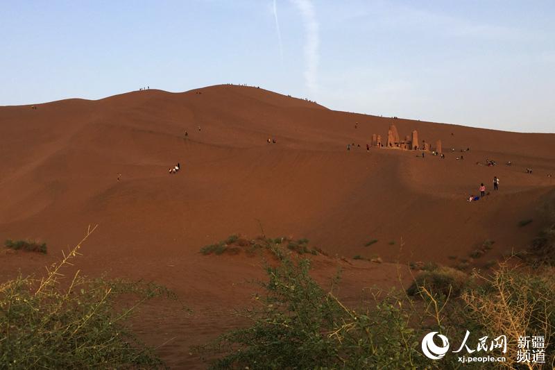 Kumutage Desert a popular travel destination during National Day holiday