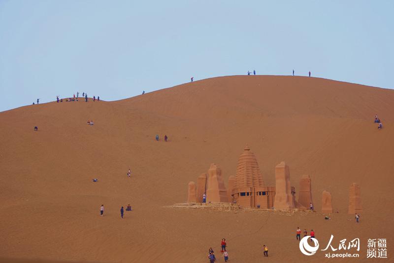 Kumutage Desert a popular travel destination during National Day holiday