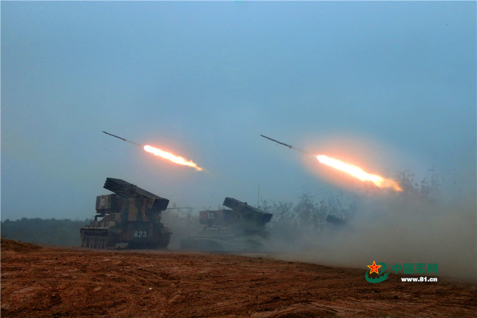 PLA artillery regiment conducts live fire training