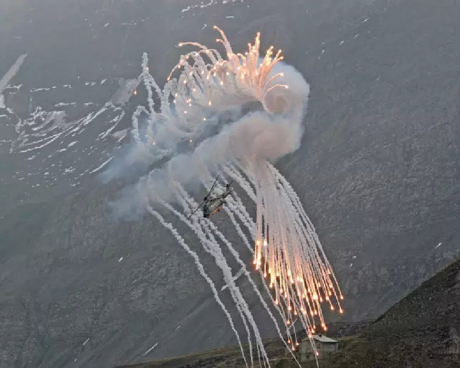 Stunning moments when decoy flares fire
