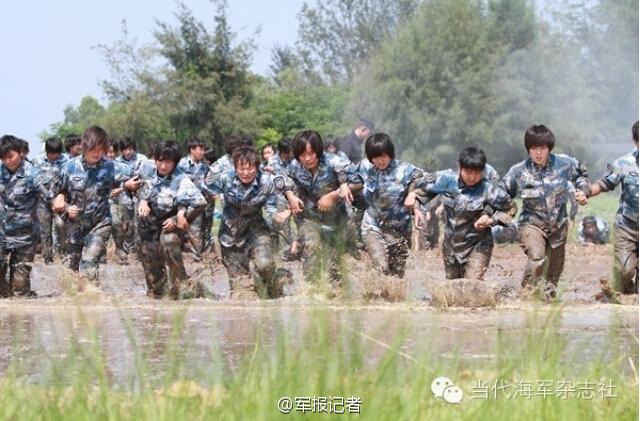 Female PLA amphibious scouts in training