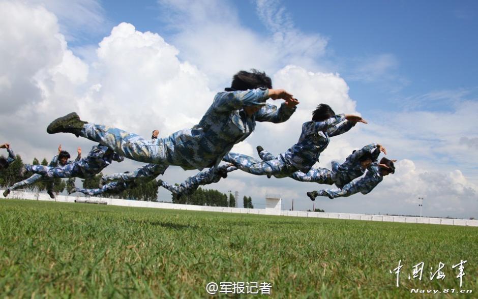 Female PLA amphibious scouts in training