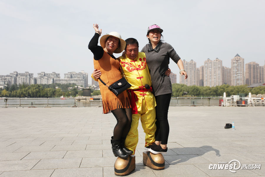 Guinness World Records holders stun audience with unique skills