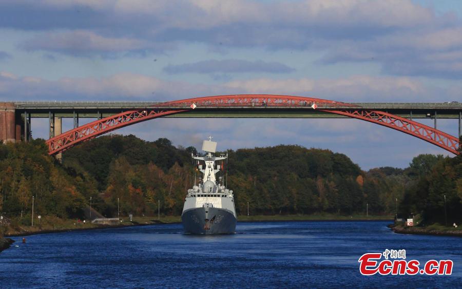 Chinese naval fleet passes through Kiel Canal