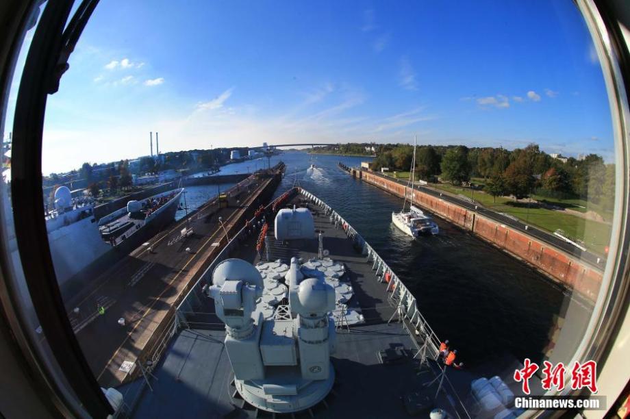 China's naval fleet goes through the Kiel Canal for the first time