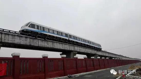 First China-made maglev line runs for test