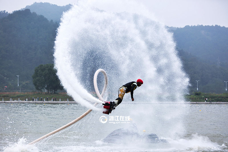 Supermen on water give fantastic performance in Zhejiang
