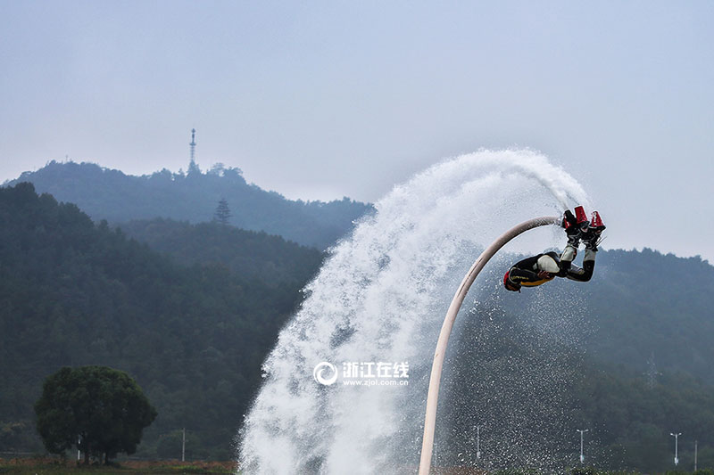 Supermen on water give fantastic performance in Zhejiang
