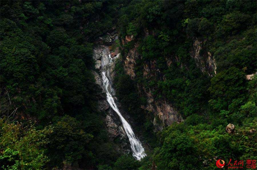 Spectacular perpendicular cliff of Xiyagou Valley