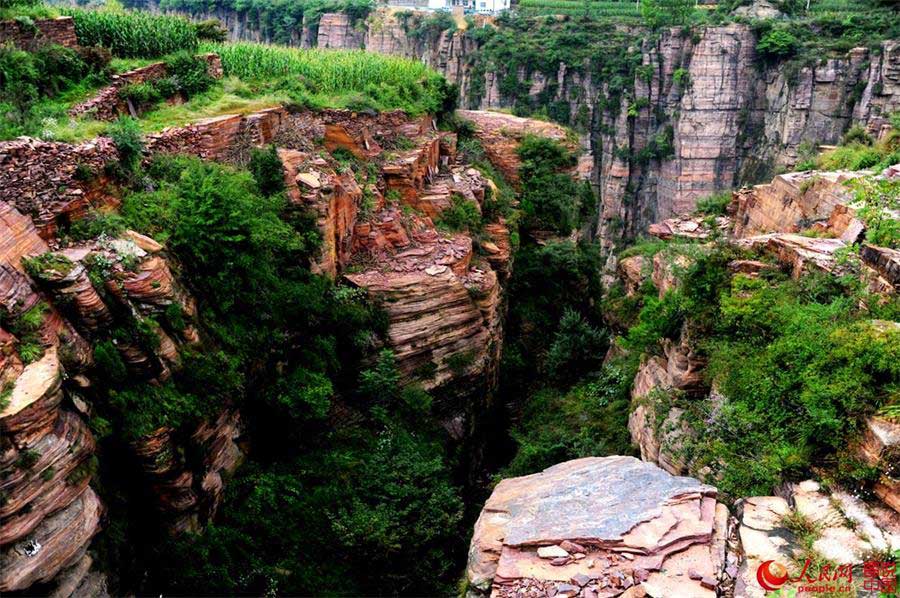 Spectacular perpendicular cliff of Xiyagou Valley