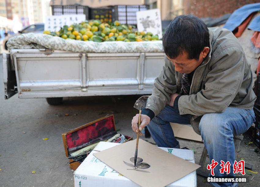 Vendor draws fruits to attract customers