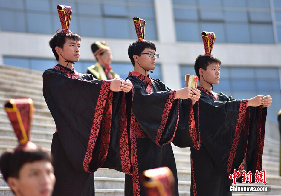 Medical school holds traditional ceremony for accepting students 