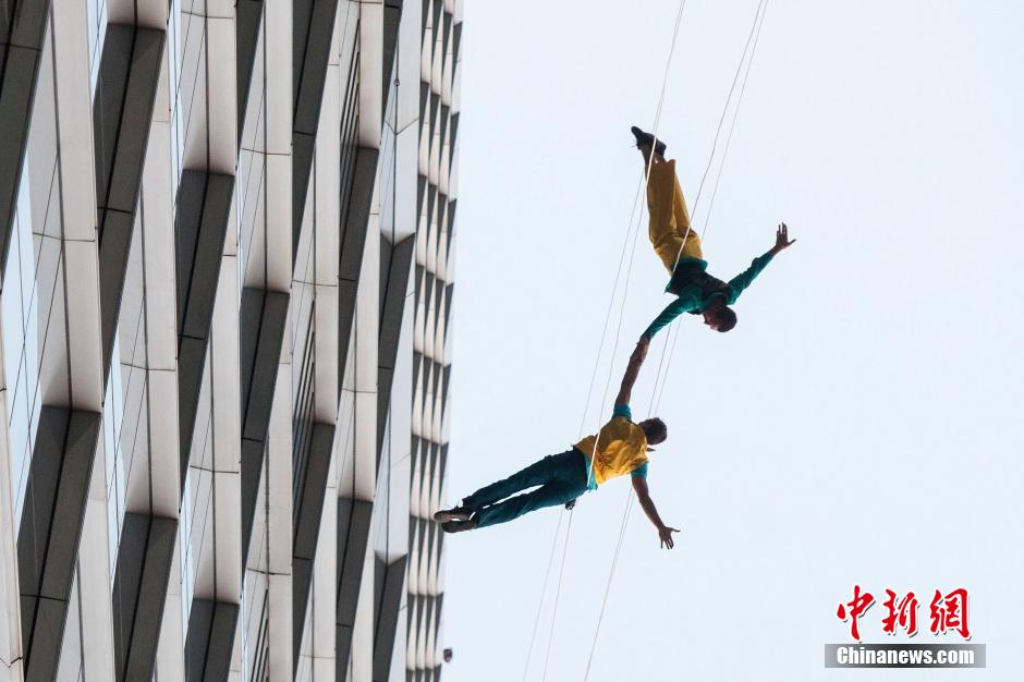 American troupe gives air ballet performance in Shanghai