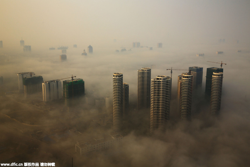 Heavy fog turns Rizhao city into a mirage