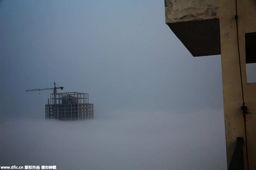 Heavy fog turns Rizhao city into a mirage