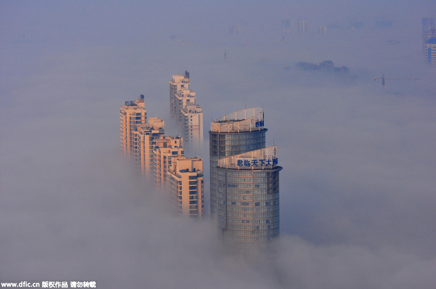 Heavy fog turns Rizhao city into a mirage