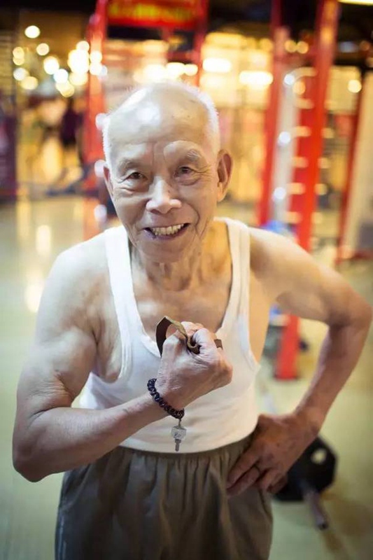 93-year-old ‘muscular grandpa’ goes viral