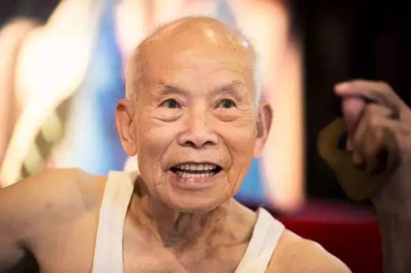 93-year-old ‘muscular grandpa’ goes viral