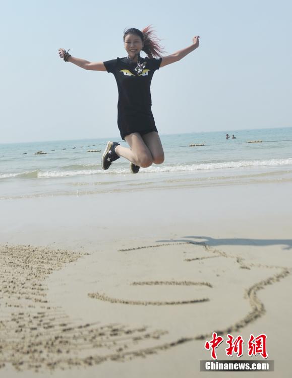 Girl with a sand painting dream