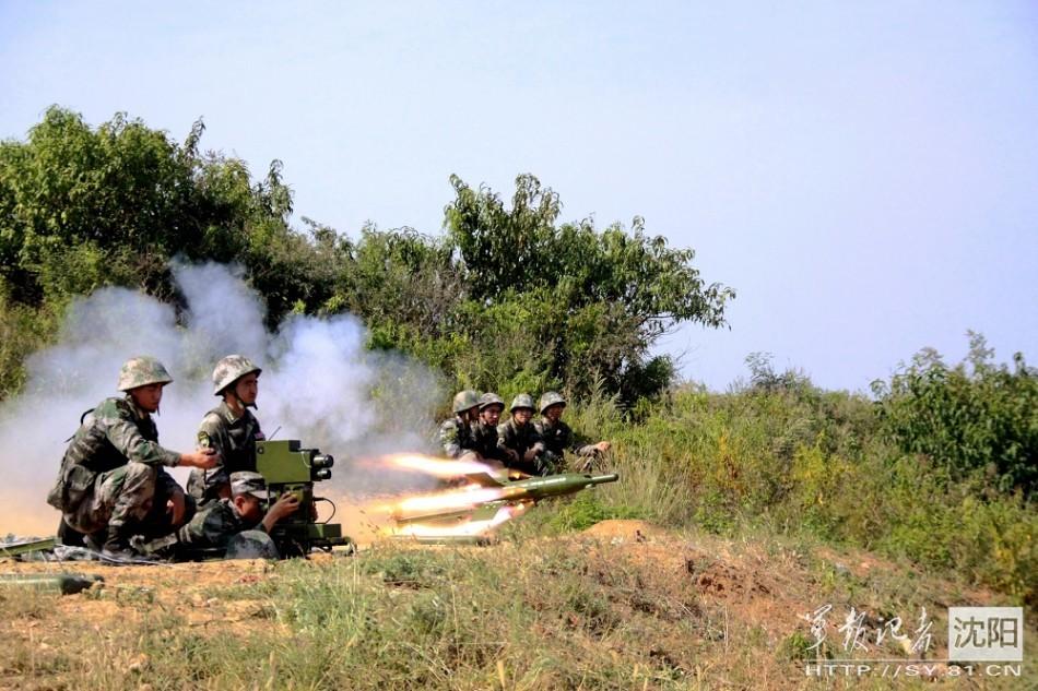 Stunning firing of New-type wheeled self-propelled howitzers 
