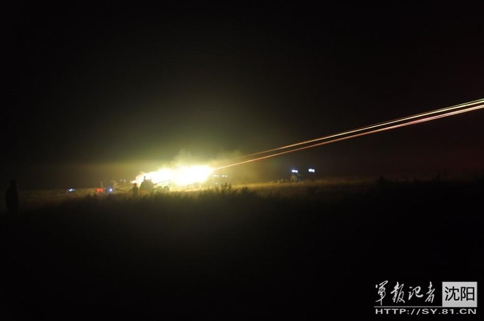 Stunning firing of New-type wheeled self-propelled howitzers 