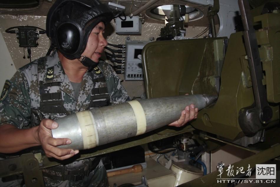 Stunning firing of New-type wheeled self-propelled howitzers 