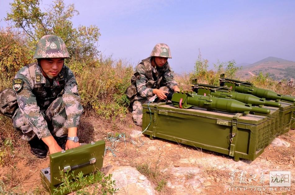 Stunning firing of New-type wheeled self-propelled howitzers 