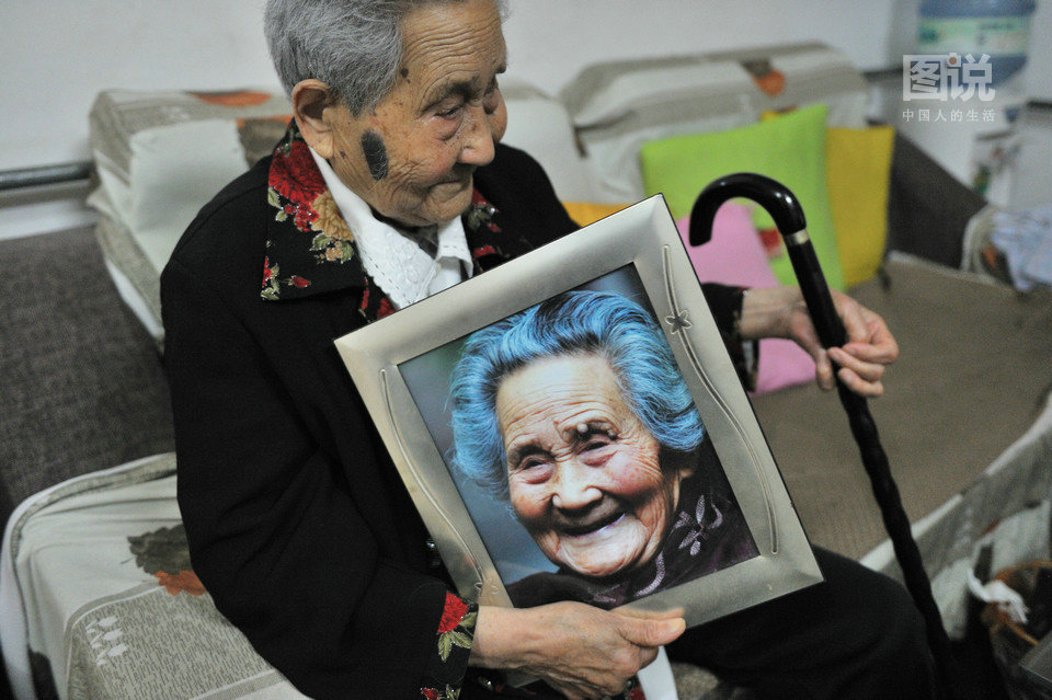 Centenarians in Shaanxi celebrate the Double Ninth Festival