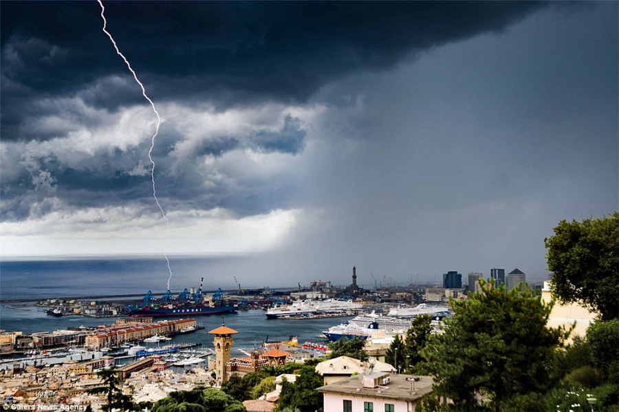 Incredible: Giant Waterspout Twister Seen on Italian Coast