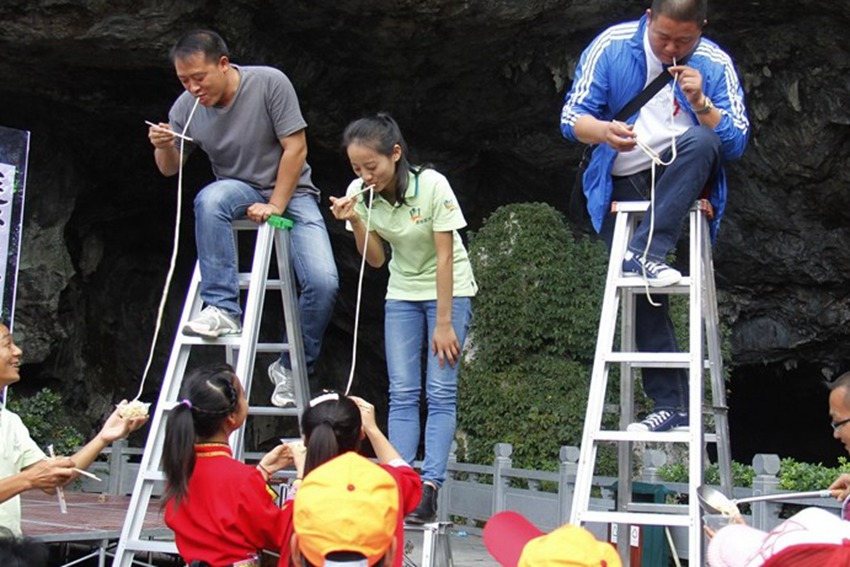 10,000-meter-long noodle made ahead of Double Ninth Festival