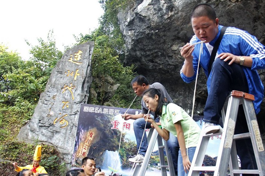 10,000-meter-long noodle made ahead of Double Ninth Festival
