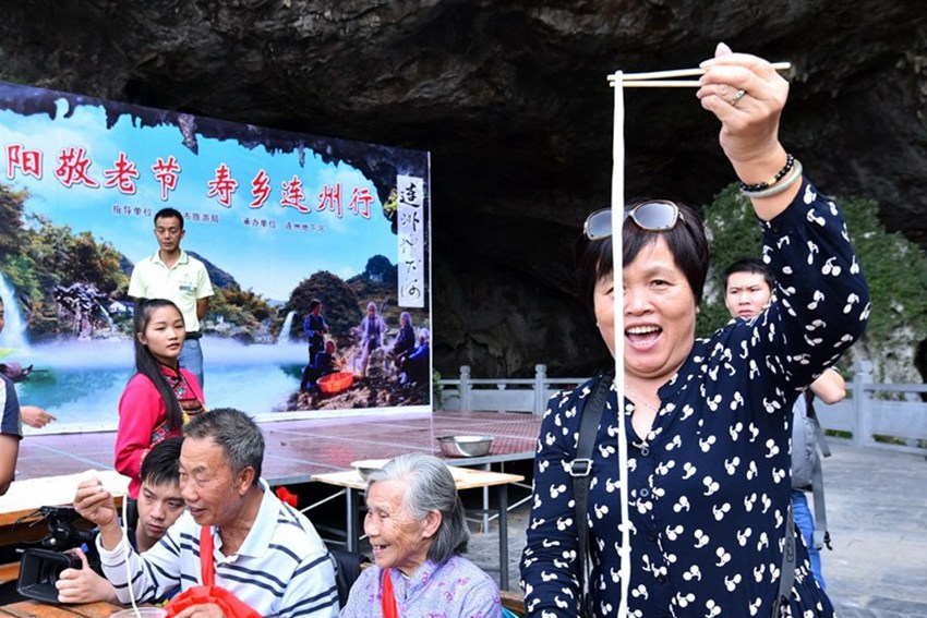 10,000-meter-long noodle made ahead of Double Ninth Festival