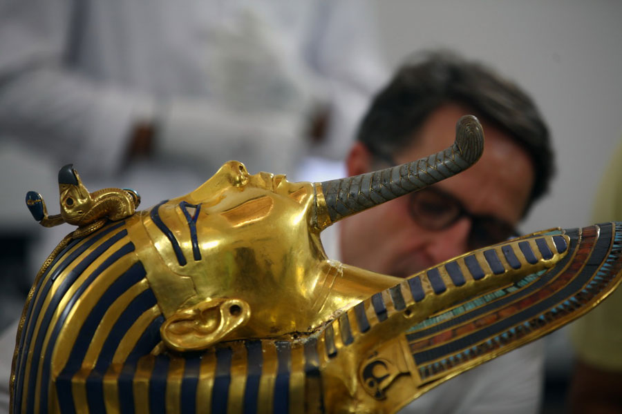 Restoration of Tutankhamun's gold mask