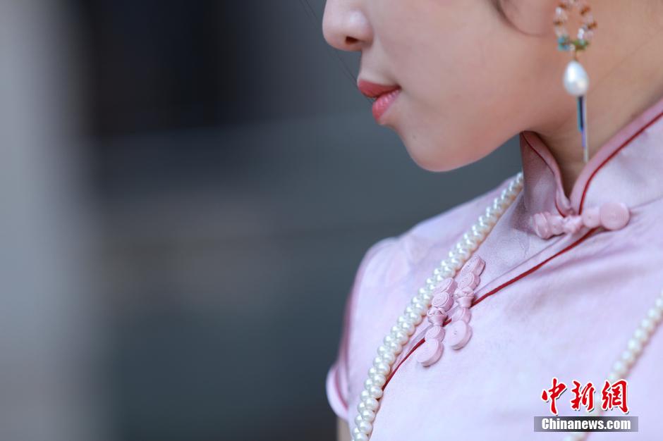 The first contest of Chinese cheongsam held in Wujiang