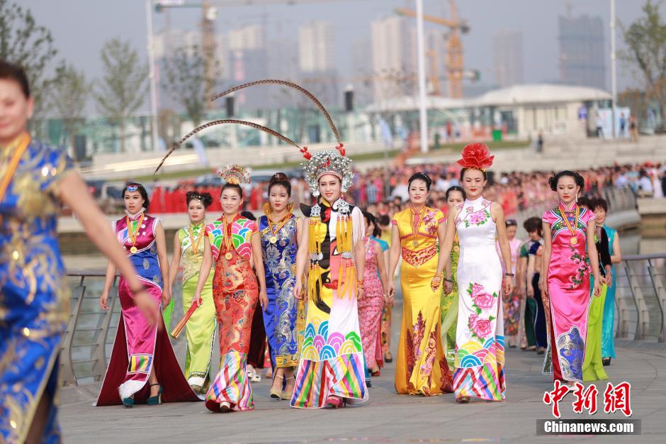 The first contest of Chinese cheongsam held in Wujiang