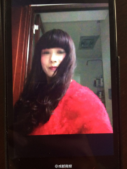 48 year-old man enchants younger men by pretending to be a girl