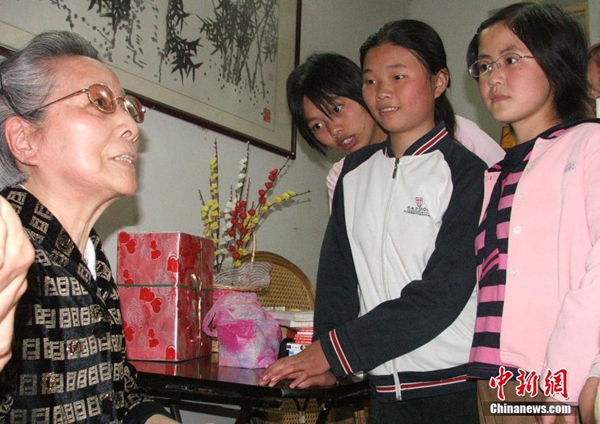 95-year-old woman supports 330 students in 25 years