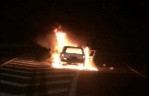 Man saves a family of three from burning car before explosion