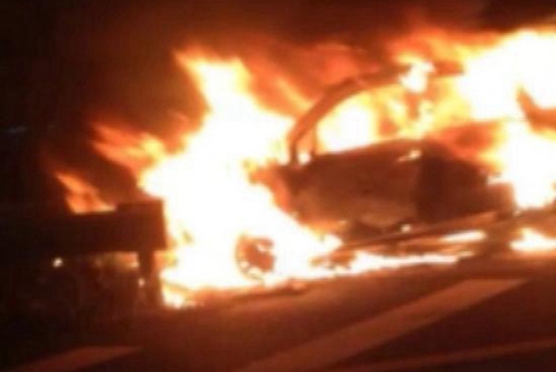 Man saves a family of three from burning car before explosion